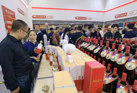 京東酒世界&ldquo;春糖001號(hào)店&rdquo;亮相成都糖酒會(huì) 一體化新模式獲行業(yè)高度關(guān)注